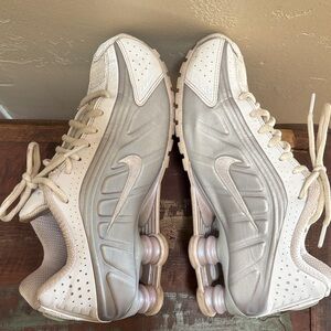 NIKE SHOX